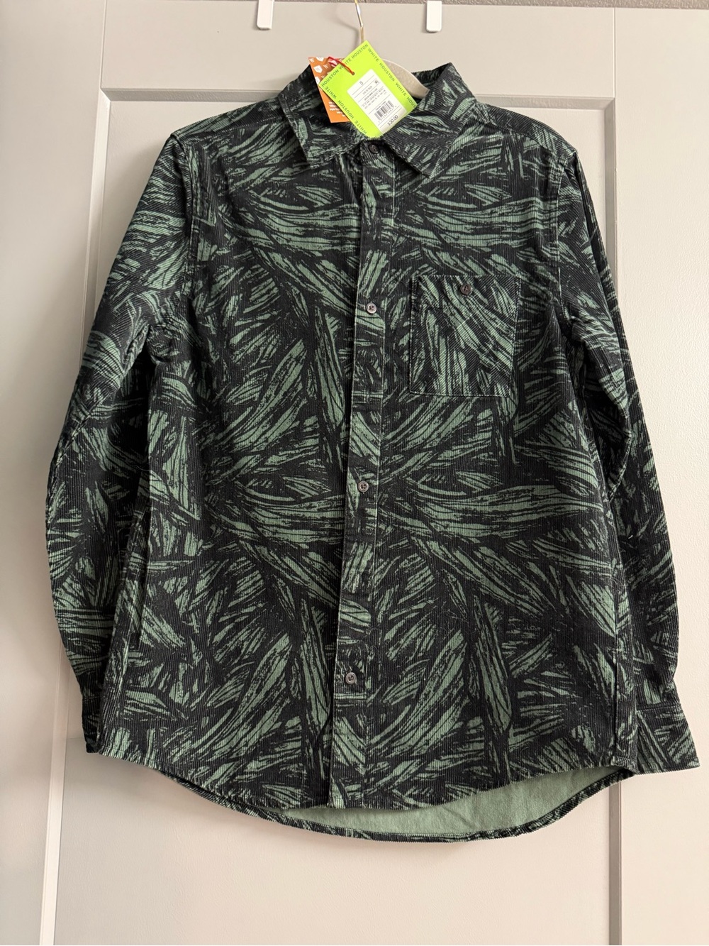 Men's Green Patterned Casual Button-Down Shirt